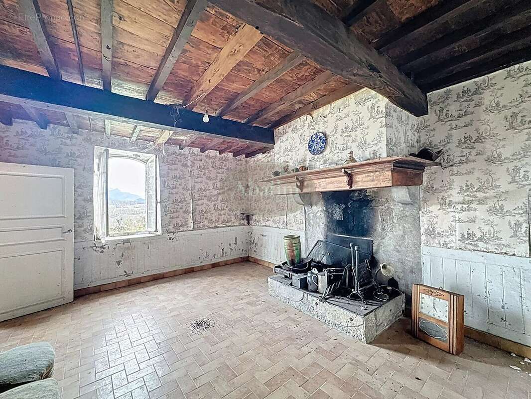 Maison à MONTREJEAU