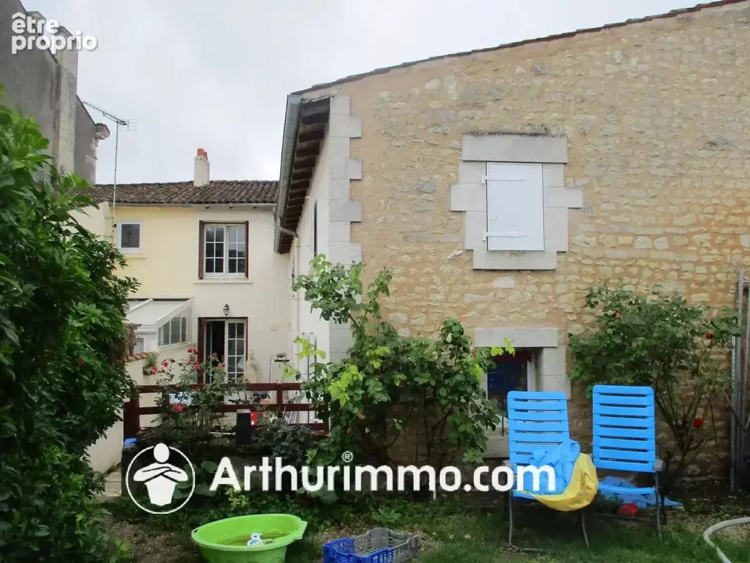 Maison à SAINT-JEAN-D'ANGELY