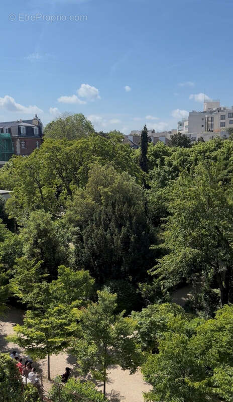 Appartement à PARIS-14E