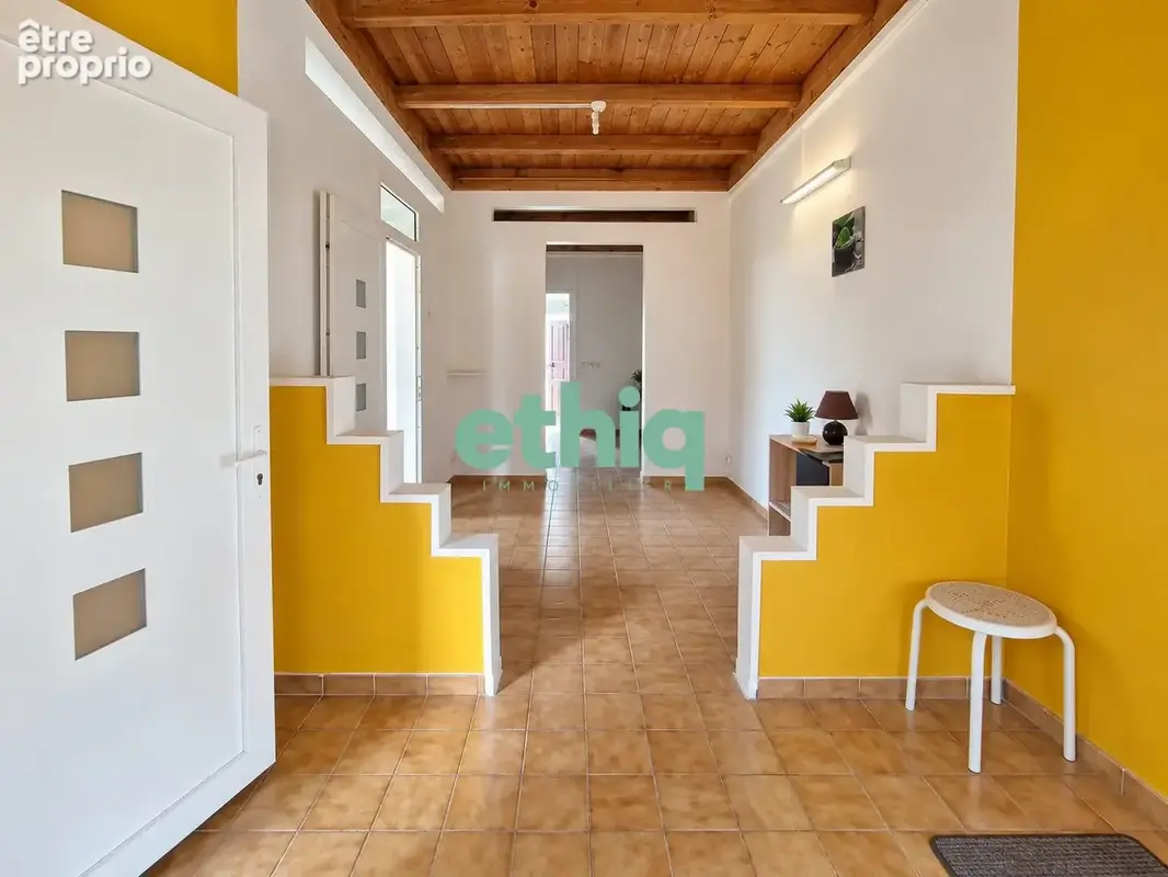 Maison 5 pièces 110 m² à vendre à Saint-Claude (97120) - photo 3