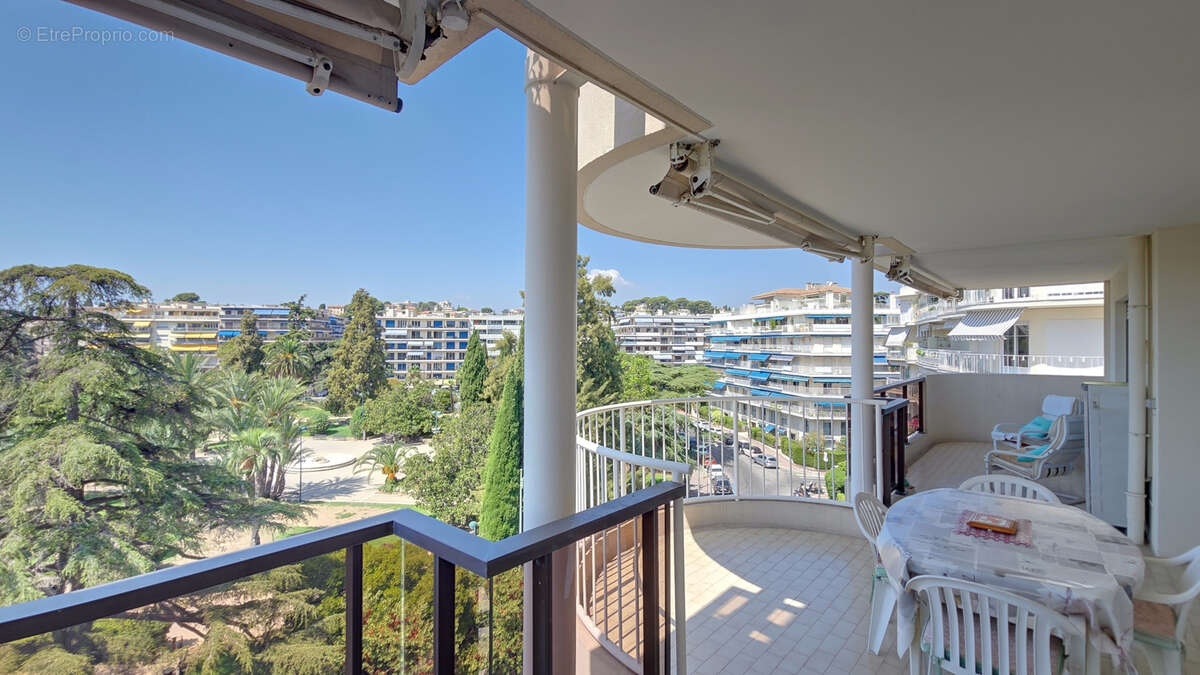 LE CANNET à vendre 4 pièces de 117 m2 avec terrasse et balcon, cave et garage sous-sol - photo 5