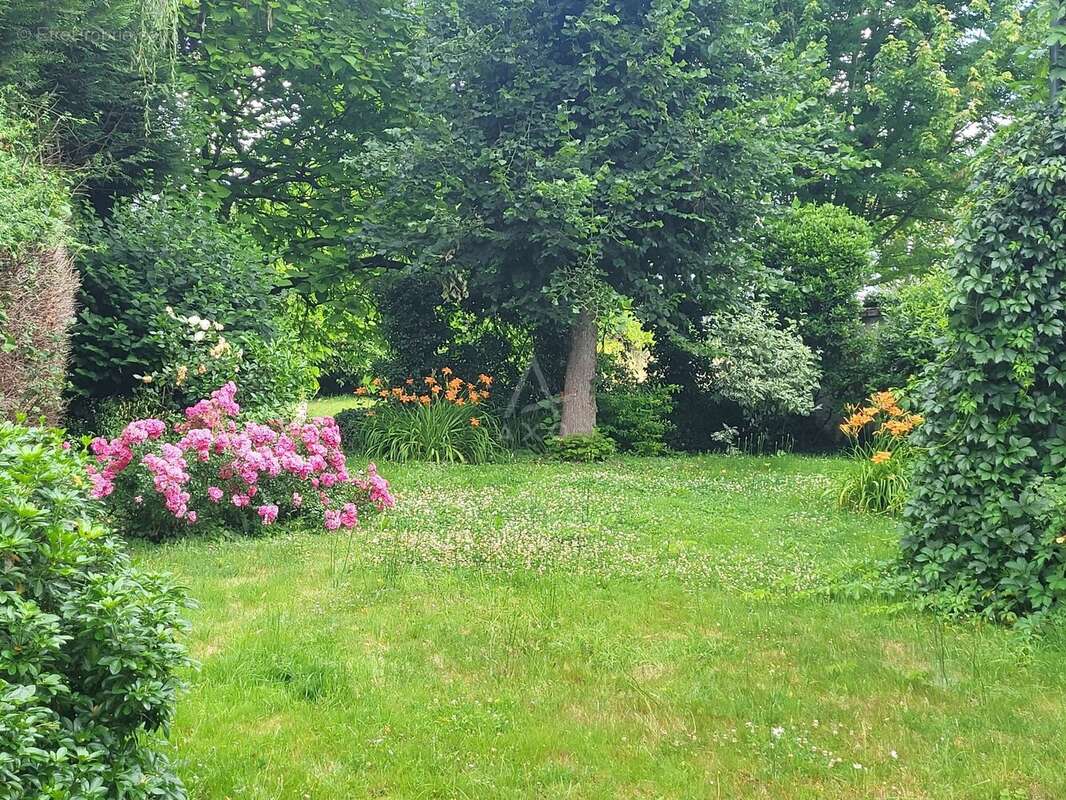 Maison à FROMENTIERES