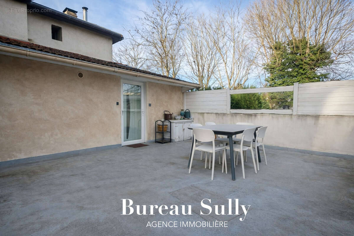 Appartement à CHARBONNIERES-LES-BAINS