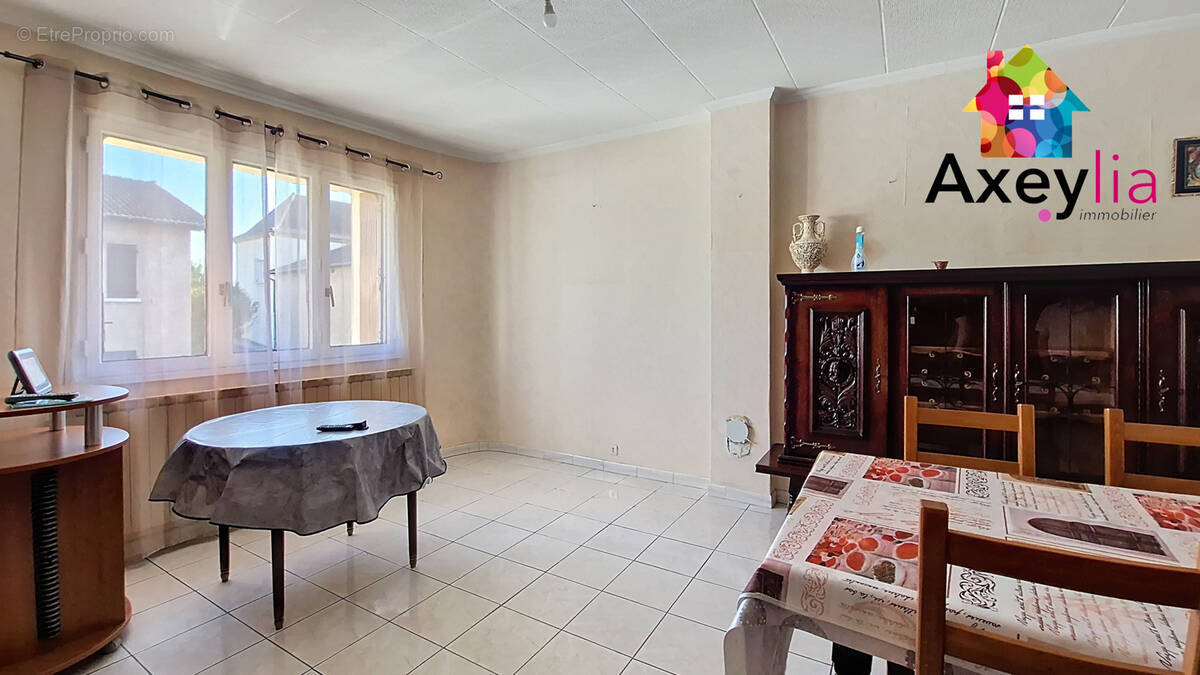 Maison à POUILLY-SOUS-CHARLIEU