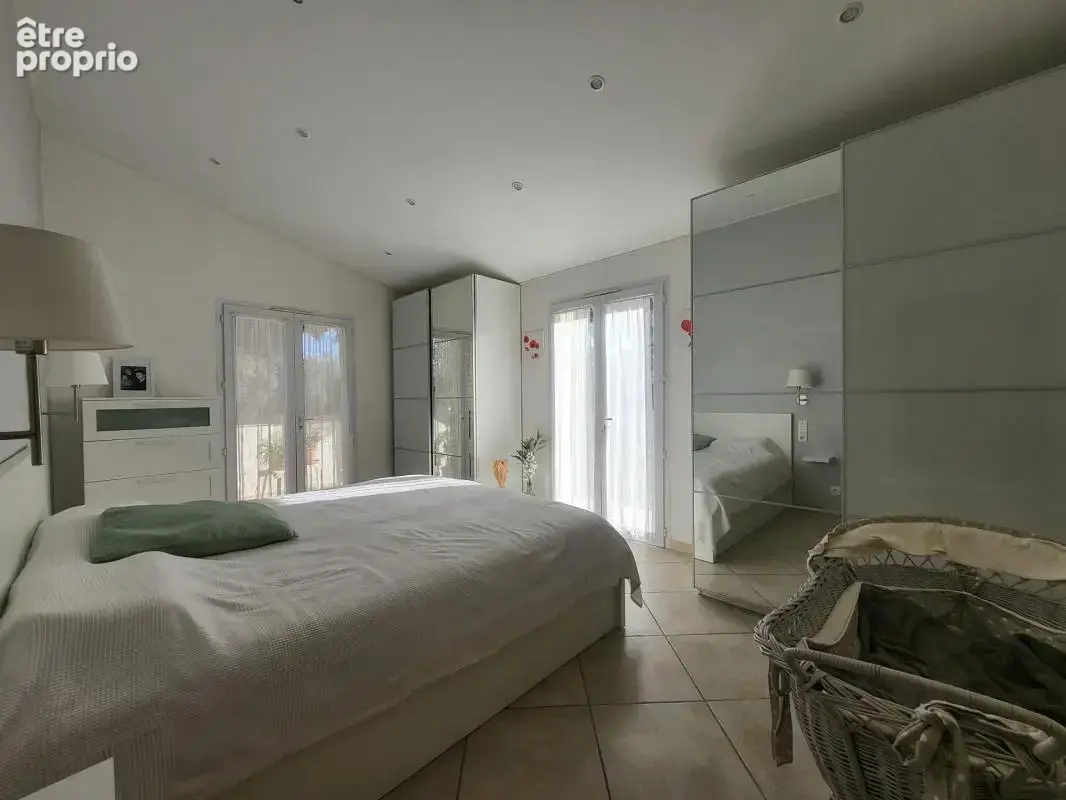 Maison de plain-pied, grande pièce de vie, 2 chambre, véranda, piscine 1600 m² de terrain - photo 7