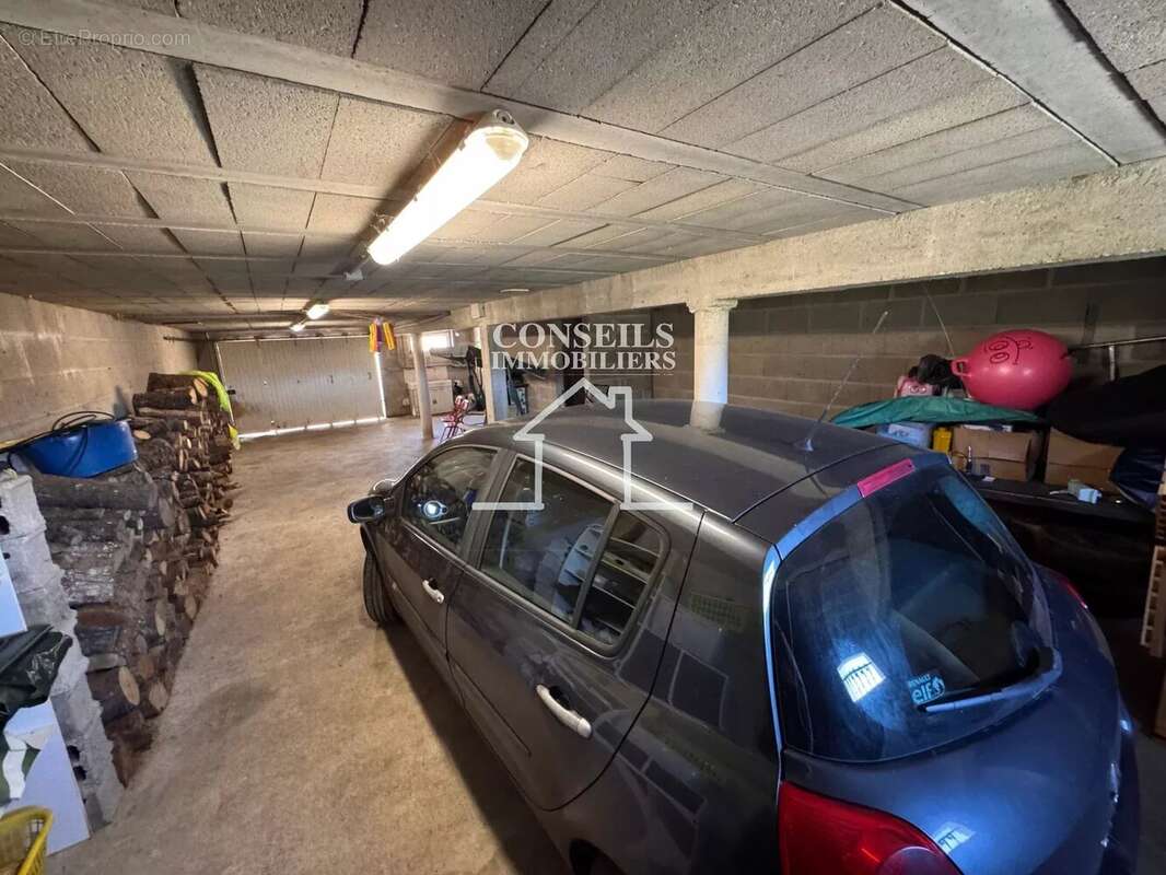 Maison à VILLENEUVE-SUR-YONNE