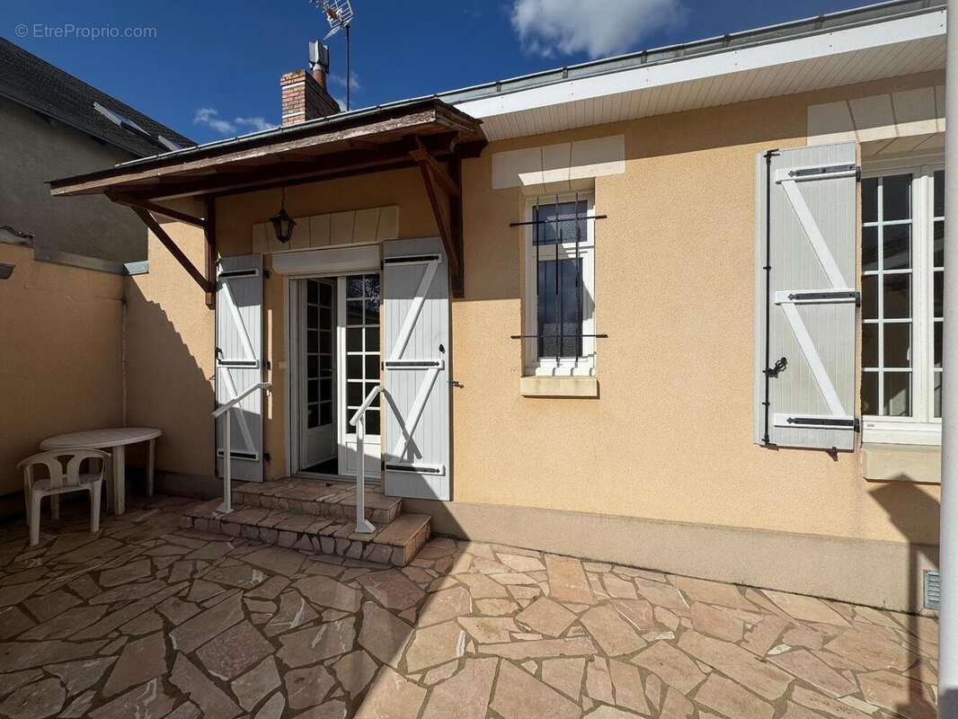   - Maison à THOUARS