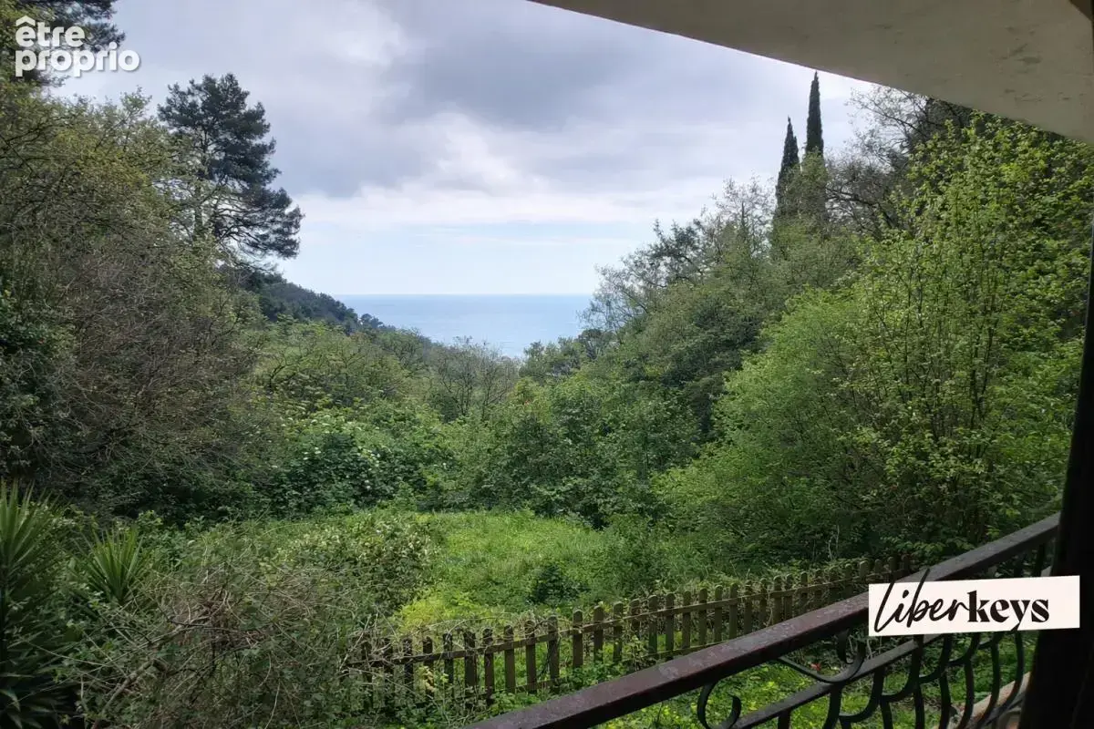 Villa provençale 230 m²  10 pièces  5 chambres  Terrain 1 900 m²  Écrin de verdure  Roquebrune-Cap-Martin - photo 16