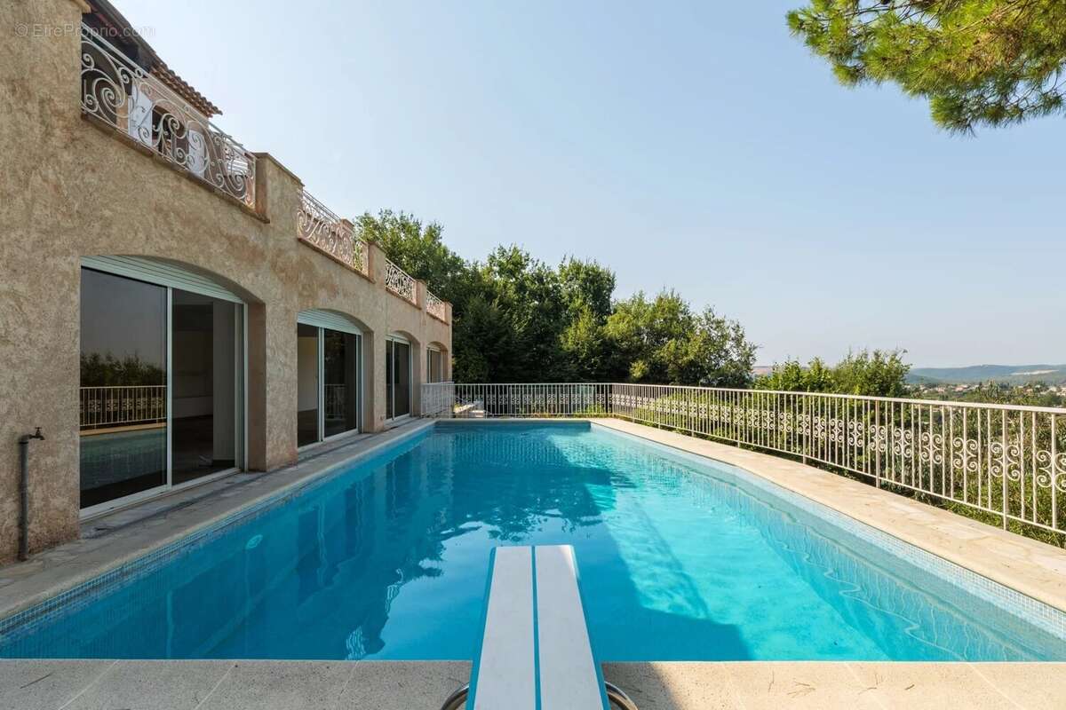 À vendre – Spacieuse villa familiale avec piscine à Saint-Paul de Vence - photo 40