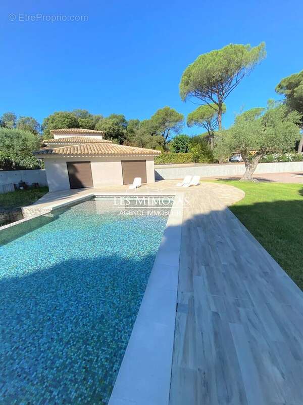 Maison à ROQUEBRUNE-SUR-ARGENS