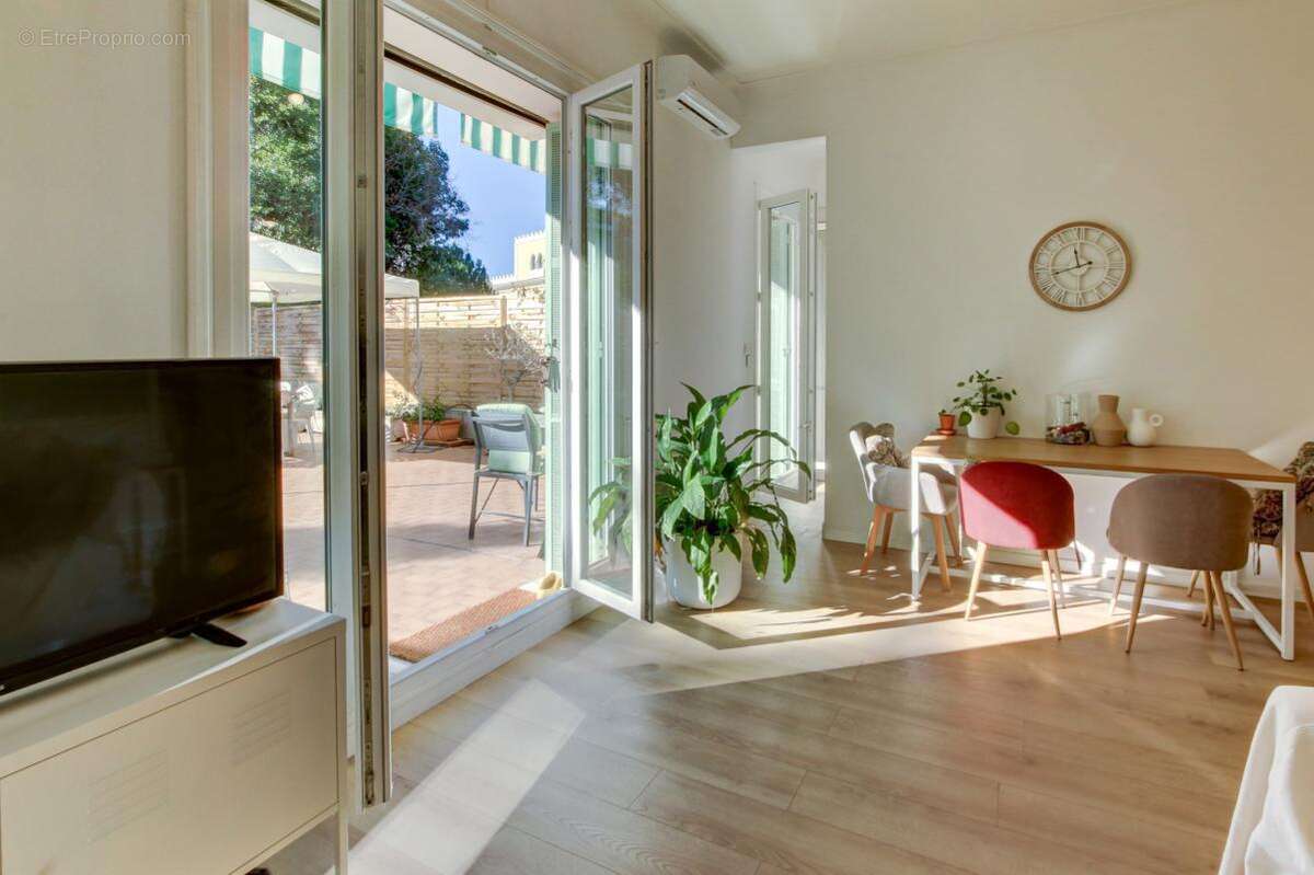Baumettes - appartement villa avec grande terrasse jardin, calme absolu, proche mer - photo 6