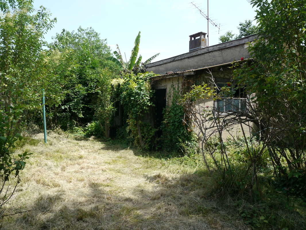 T2 RdC 49 m2 + Terrasse 16 m2 + Jardin 270 m2 + 2 Cabanons - photo 19