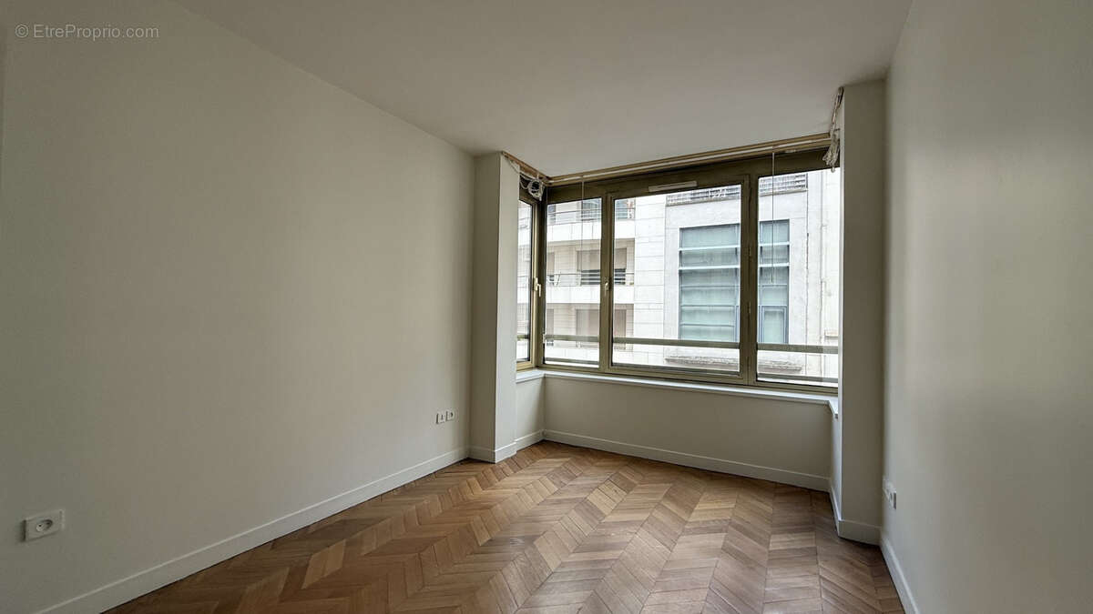 Appartement à LEVALLOIS-PERRET