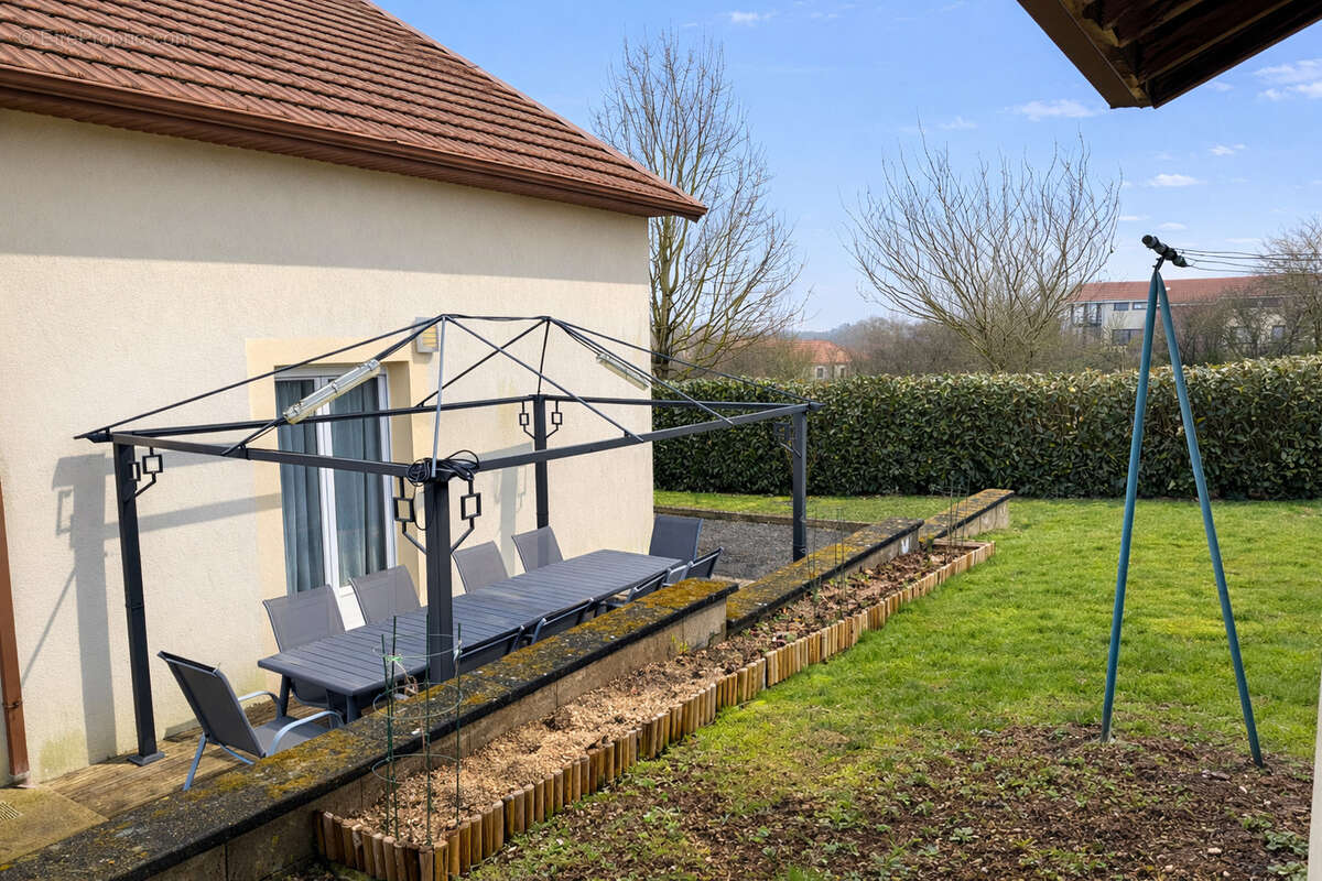 Maison à VILLE-SUR-ILLON