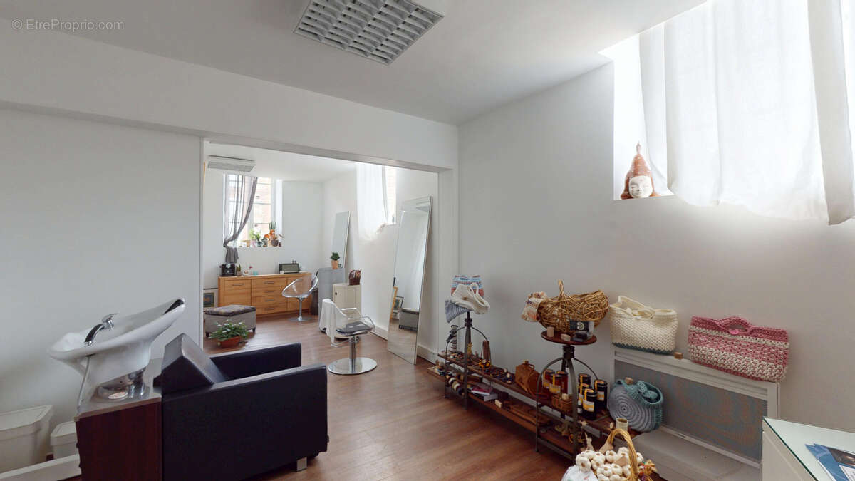 Commerce à CARBONNE