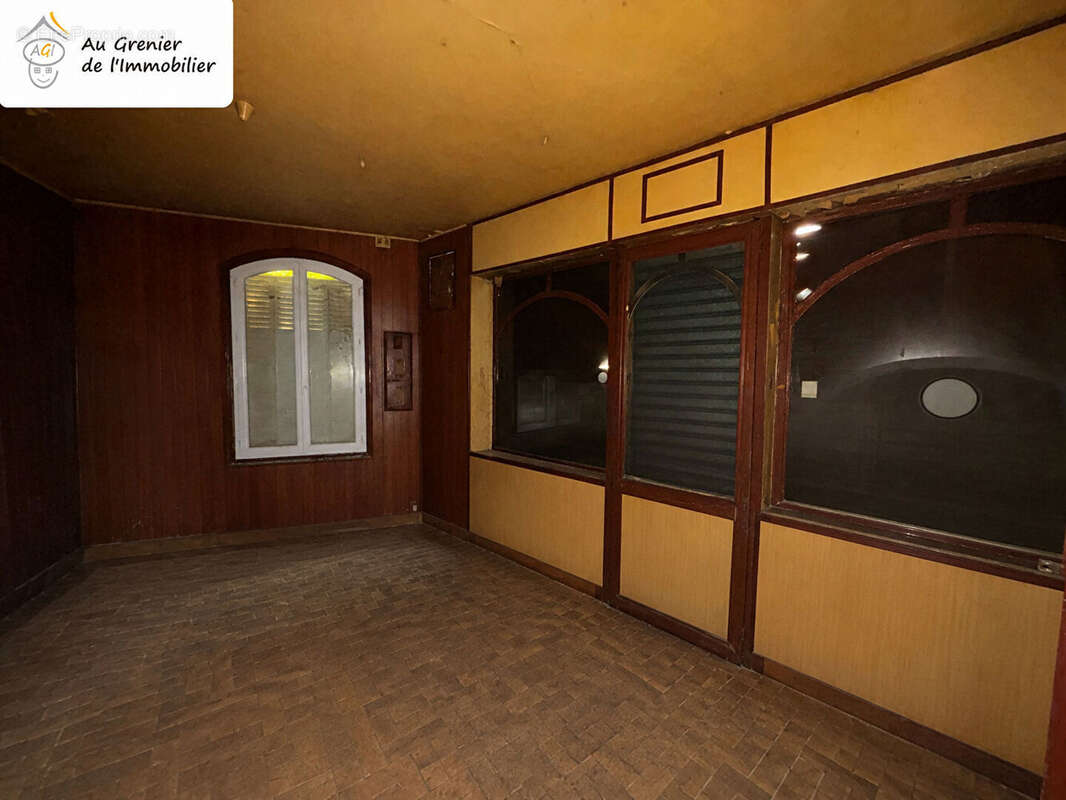 Ensemble immobilier en pierre avec jardin et garages - photo 9