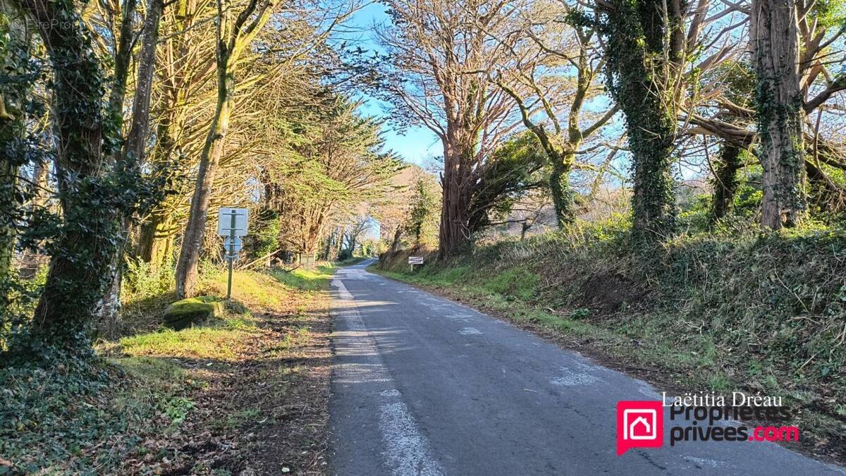 Terrain à LOCRONAN