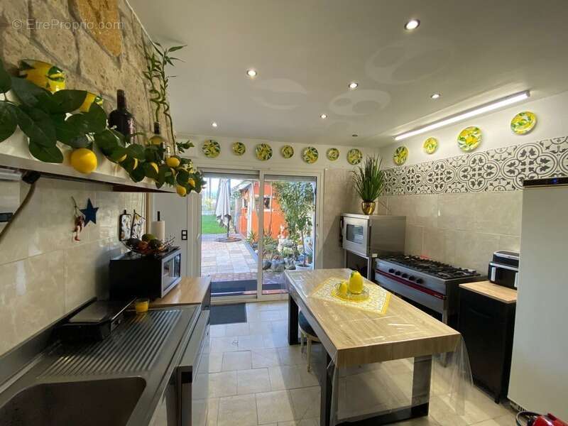 Maison à LAMARQUE-PONTACQ