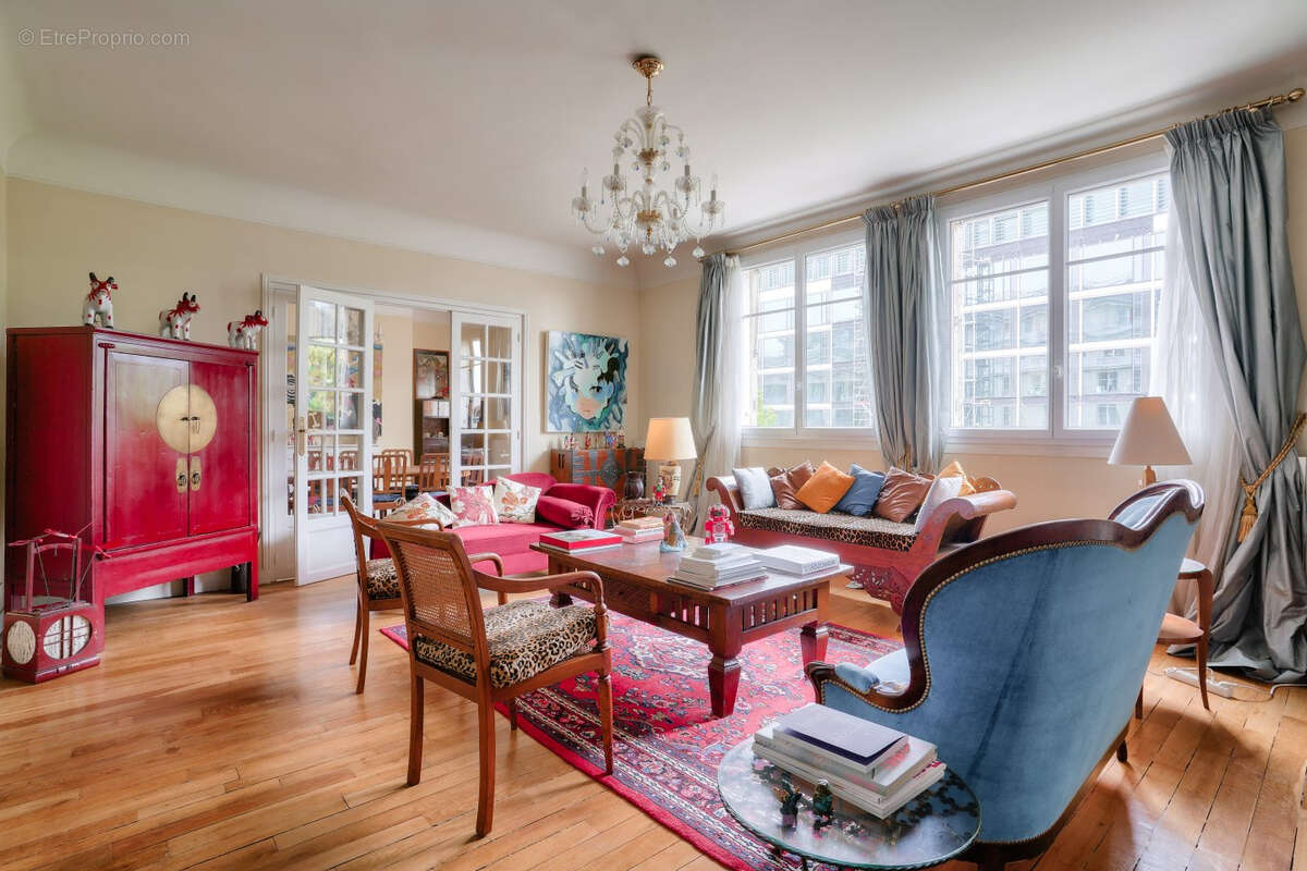 Appartement à PARIS-8E