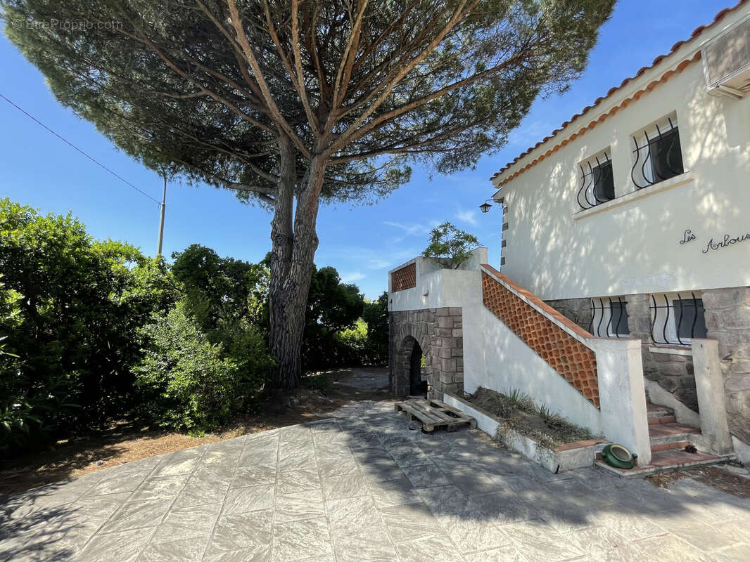 Maison à LES ISSAMBRES