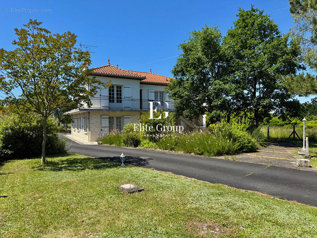 Maison à SAINT-SEVER-DE-SAINTONGE