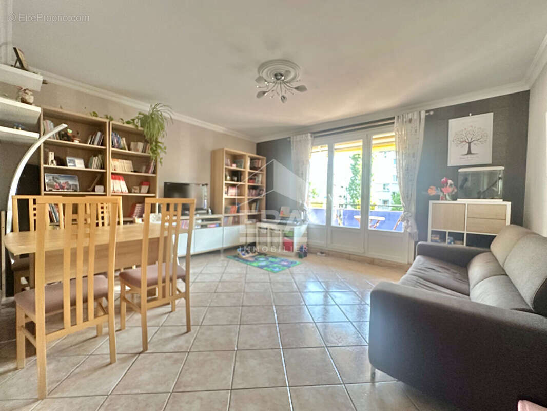 Appartement à SARTROUVILLE
