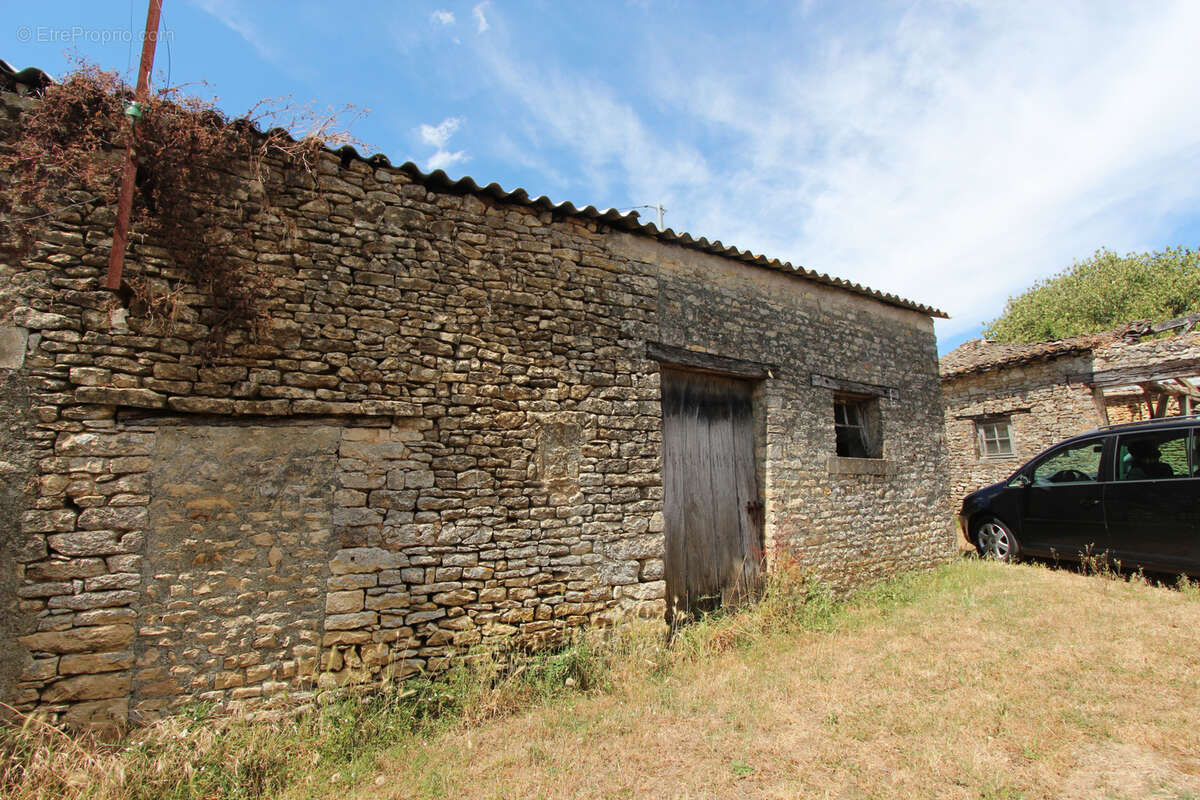 Maison avec jardin à rénover en exclusivité - photo 2