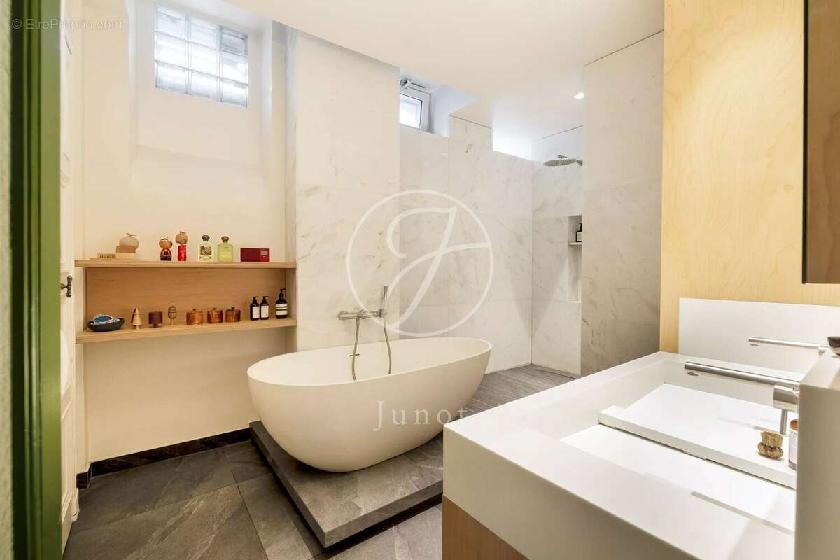 Appartement à PARIS-9E