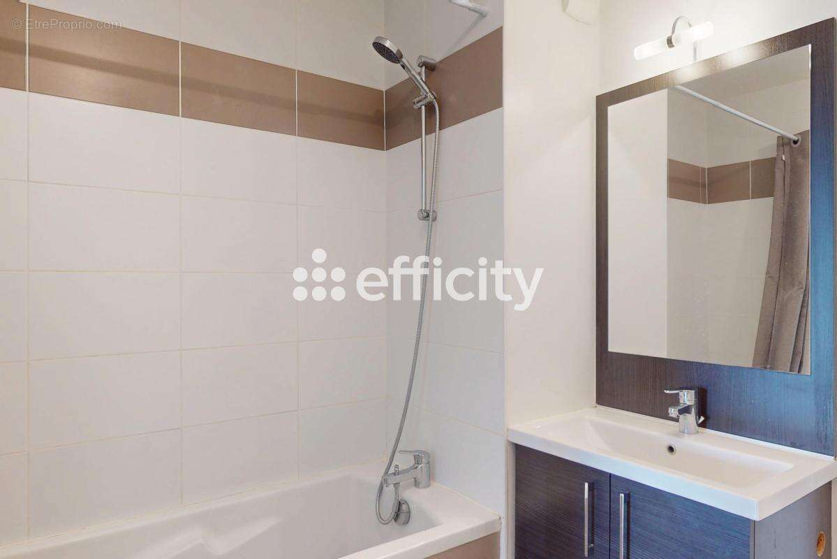 Appartement à SAINT-GENIS-LAVAL