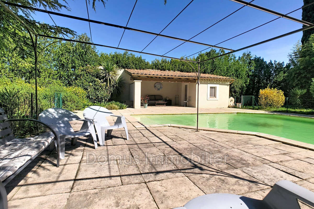 Maison à MORIERES-LES-AVIGNON