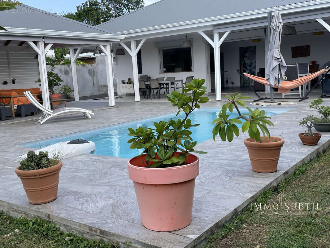 Maison 76 m² à Saint-Francois  - photo 4