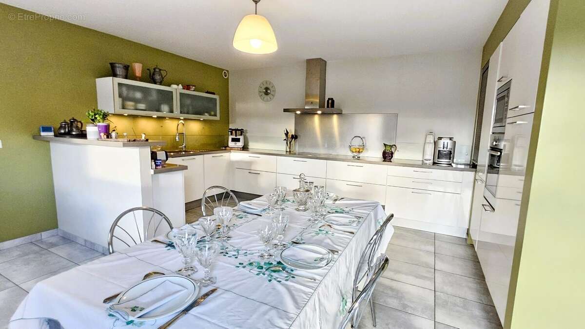 Maison à SAINT-PRIEST-EN-JAREZ