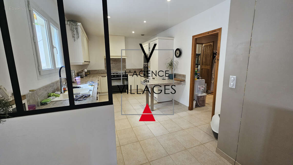 Villa 5 pièces de 173 M 3 - photo 4