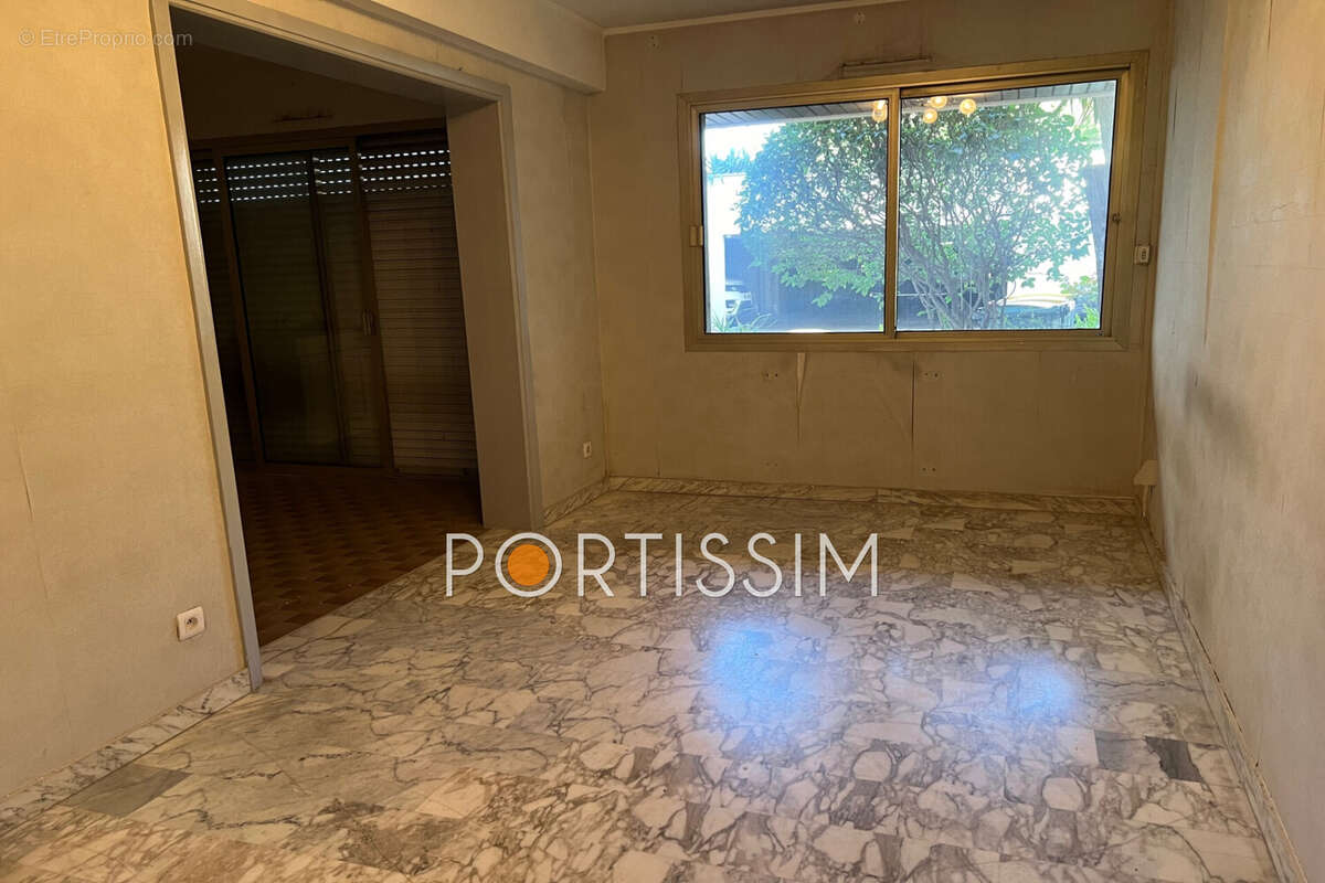 Appartement à SAINT-LAURENT-DU-VAR