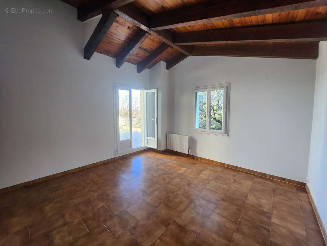 Maison à MONTAREN-ET-SAINT-MEDIERS