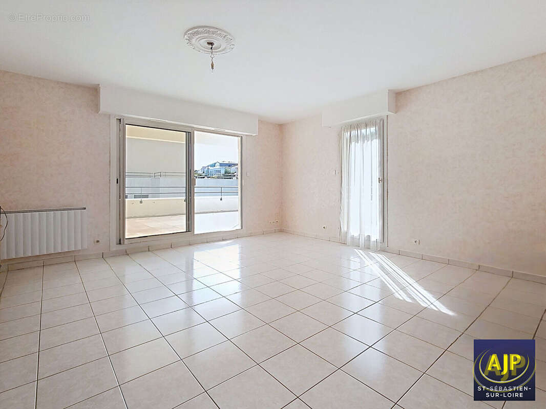 Appartement à SAINT-SEBASTIEN-SUR-LOIRE