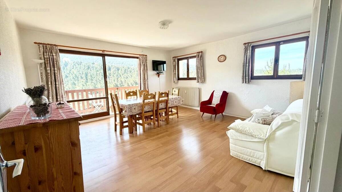 Appartement à VALLAURIS