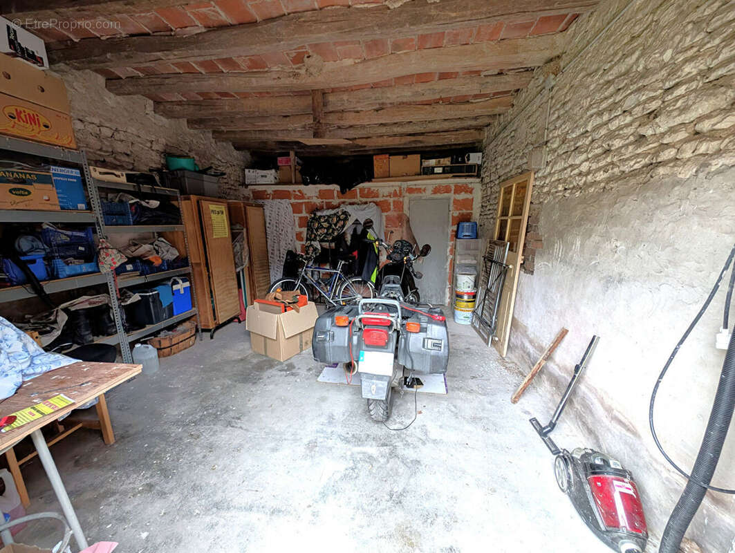 Maison à AILLANT-SUR-THOLON