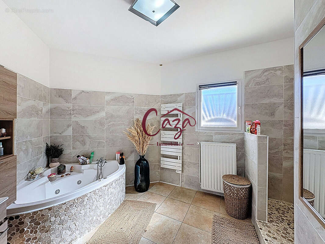 Maison à FARGUES-SAINT-HILAIRE