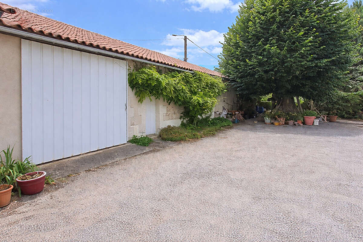 Maison Lencloitre 5 pièce(s) 152.56 m2 - photo 3