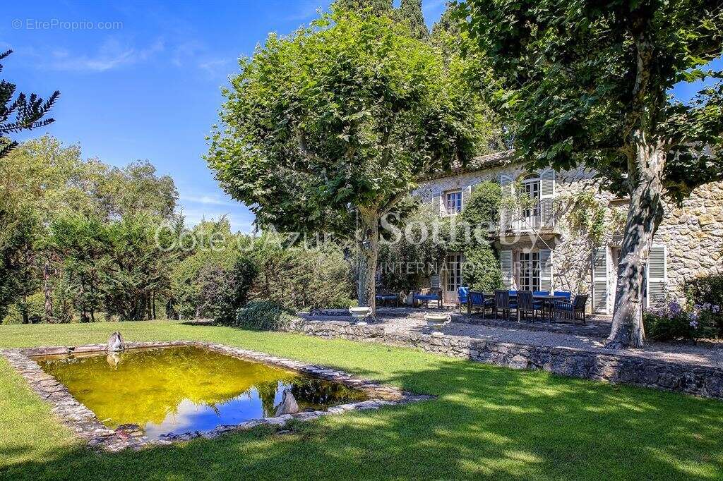Châteauneuf-Grasse, bergerie de caractère du XIXe siècle au cœur de 3 hectares de nature préservée - photo 7