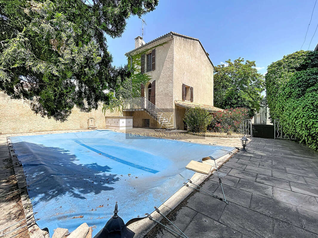 Carpentras maison de ville t4 110m2 a rafraichir avec piscine et pool house - photo 9