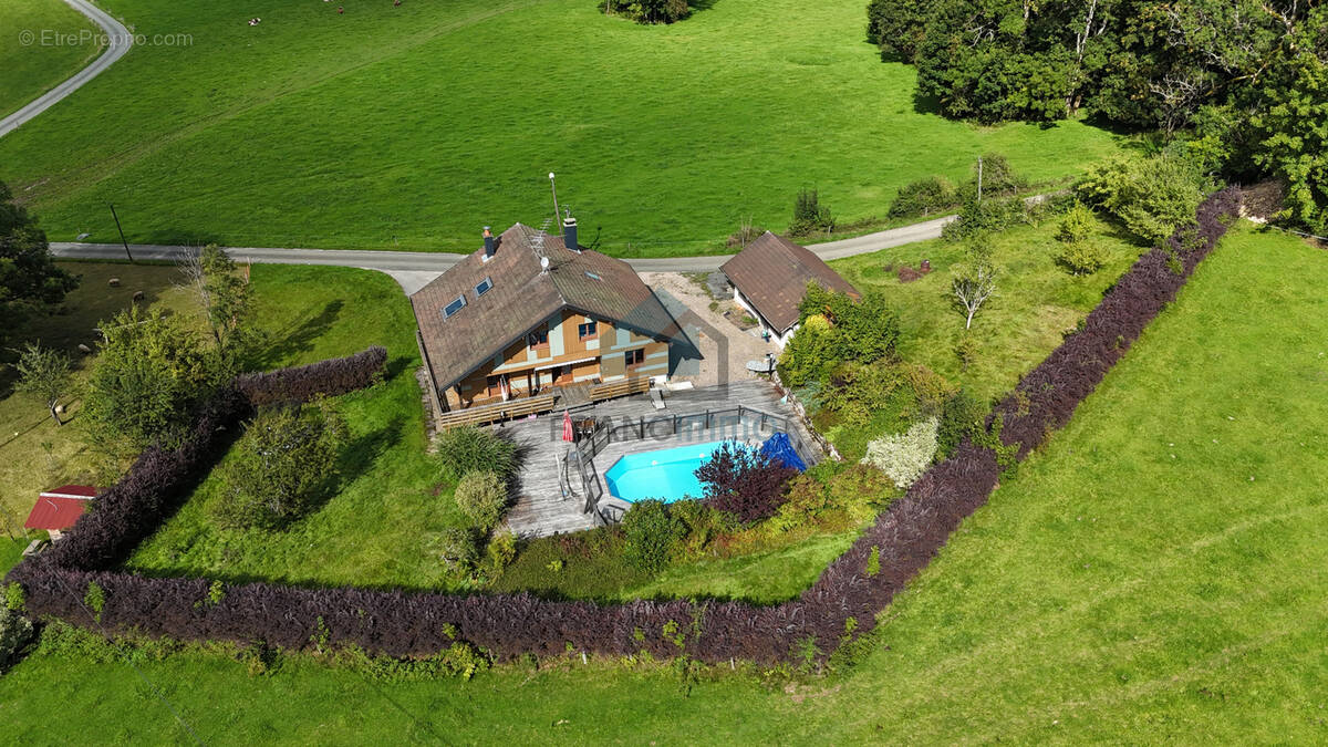 Maison à LES ECORCES