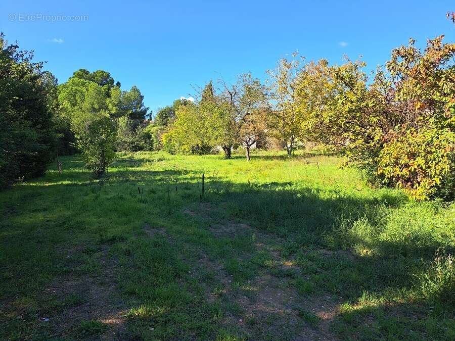 Terrain à AIX-EN-PROVENCE