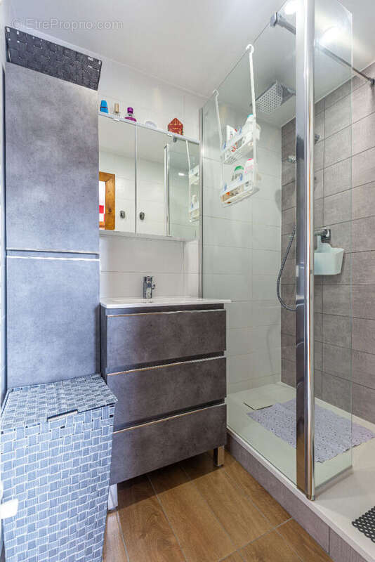 Agence immobiliere laforet - exclusivite - "coccinelle" - appartement t3 de 44,59m2 - veranda - cave - dernier etage - dpe d - r - photo 8