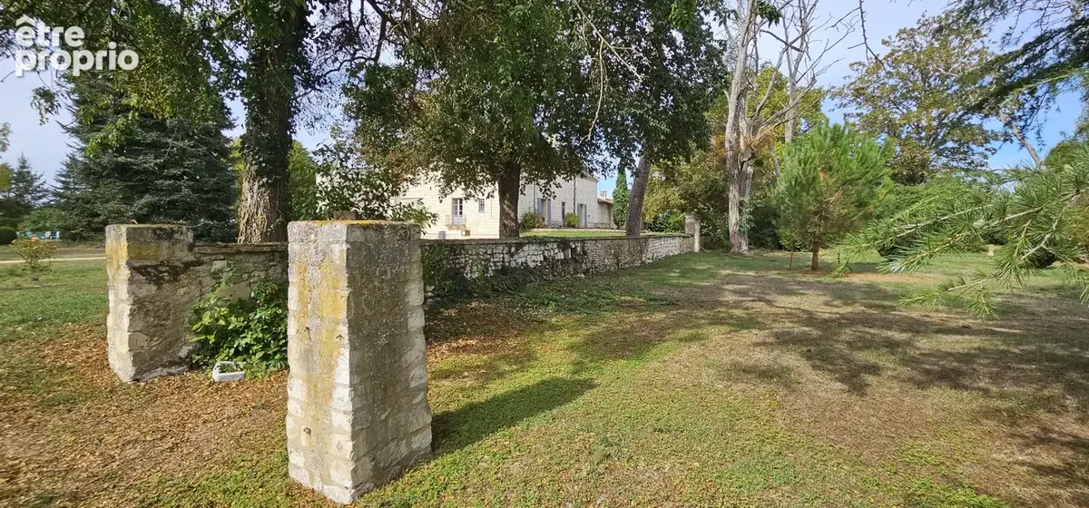 Ancienne seigneurie avec chambres d’hôtes, gîte et parc de 3,6 hectares   Nord de la Vienne - photo 3