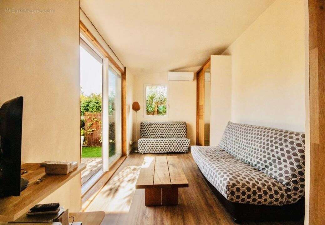 Maison à VIC-LA-GARDIOLE