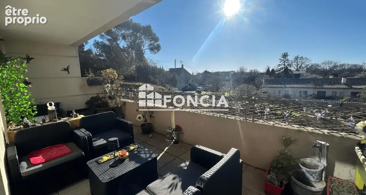 Appartement à VILLENEUVE-LES-AVIGNON