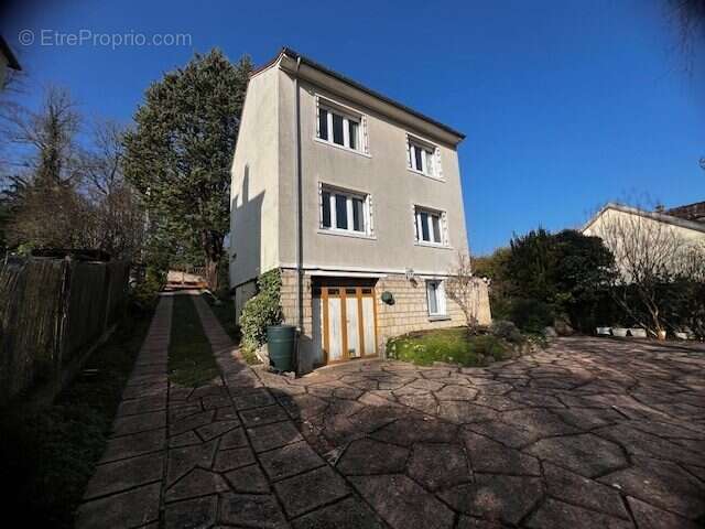 Maison à LE MEE-SUR-SEINE