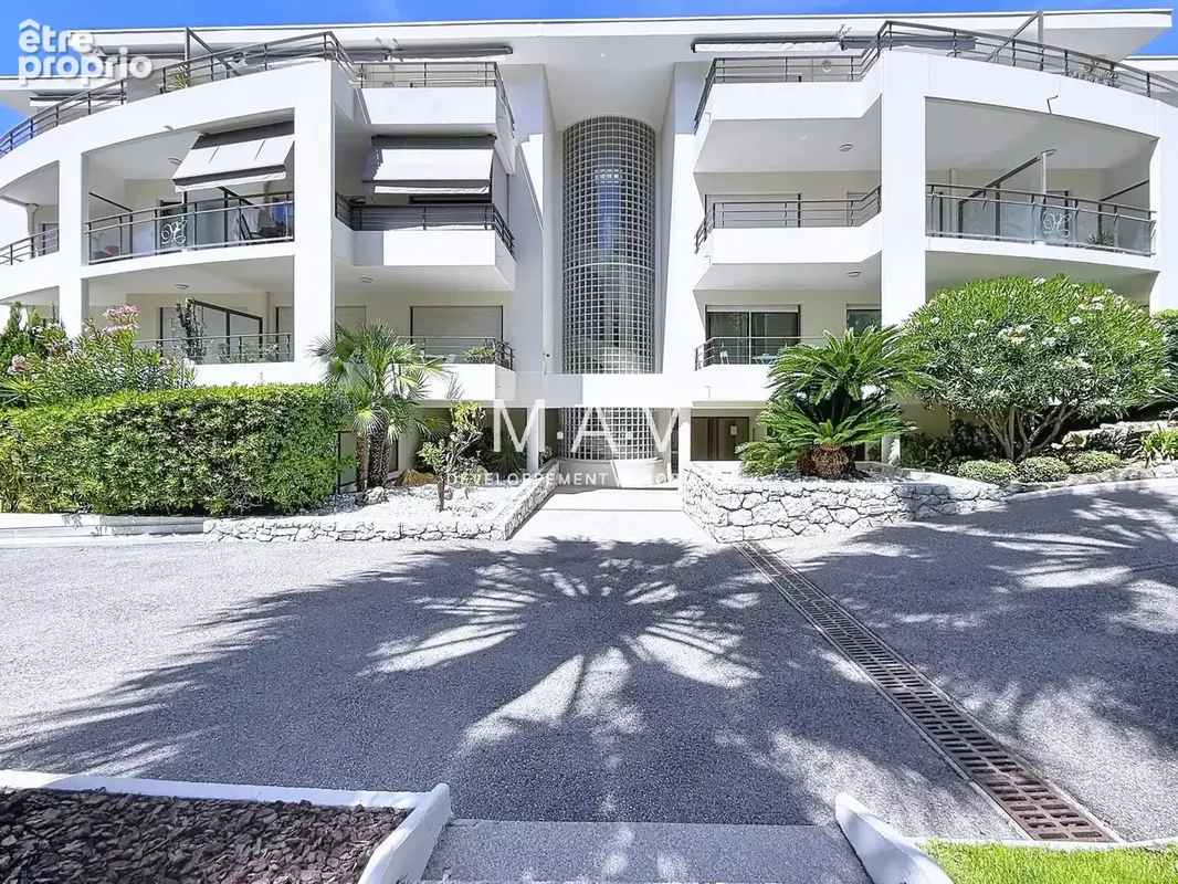 Nice/coeur cimiez studio meublé terrasse 12 m2 au calme parking standing piscine - photo 20